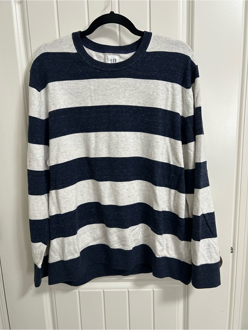 GAP Men's Navy & White Wide-Stripe Long Sleeve Shirt